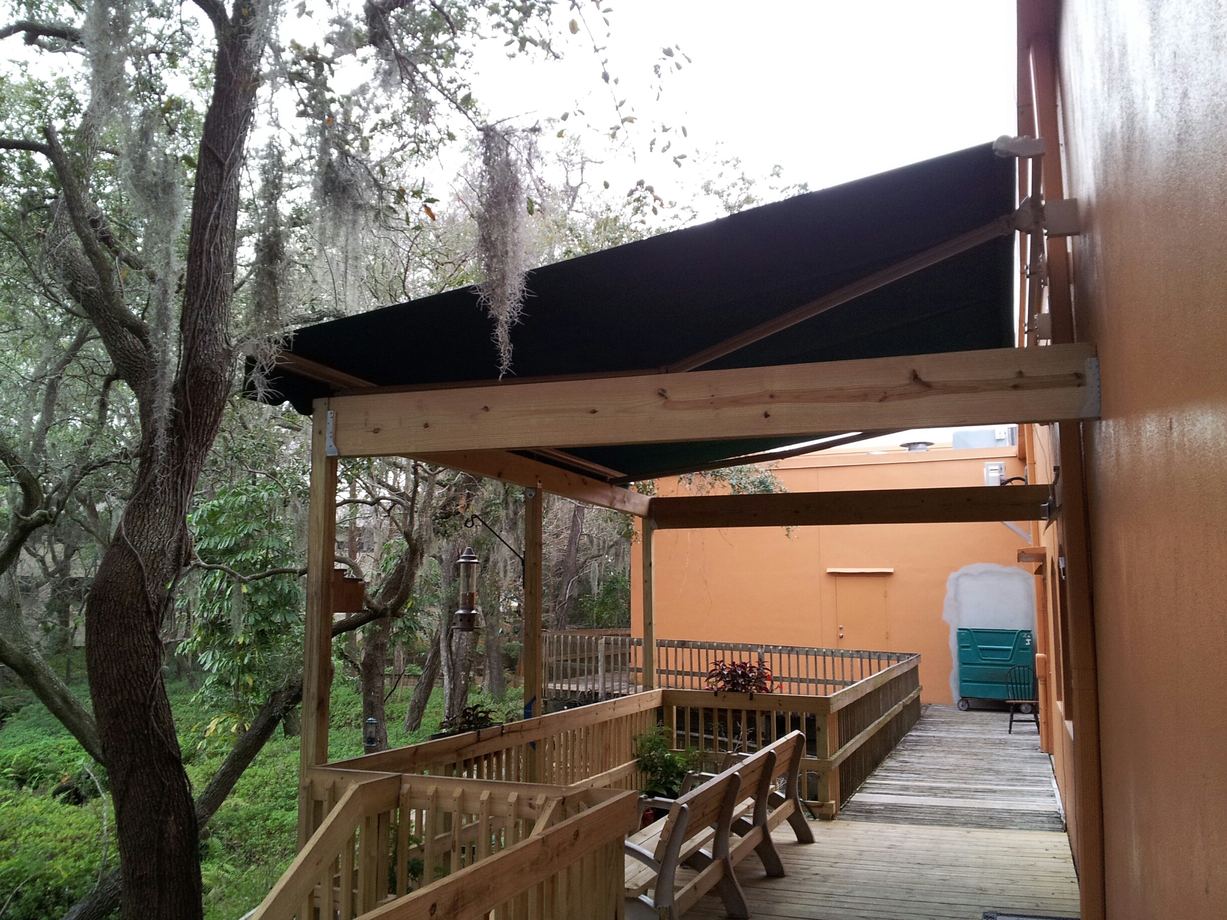 retractable awning